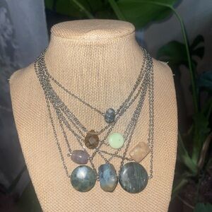 IN SHOW Split crystal necklaces